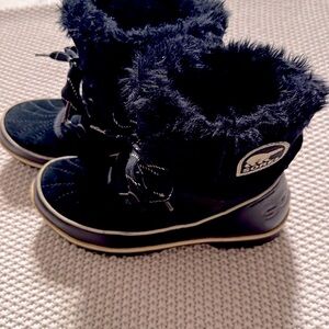 Sorel Women’s Black Fur-Lined Winter Boots (Size 7)
